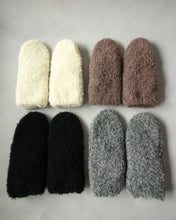 Load image into Gallery viewer, N-1538 / Amaryllis Mitten