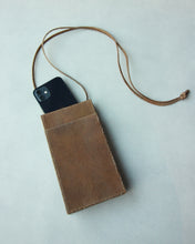 画像をギャラリービューアに読み込む, 【StitchandSew】Lizard Smartphone Bag