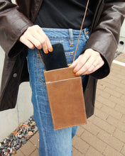 画像をギャラリービューアに読み込む, 【StitchandSew】Lizard Smartphone Bag