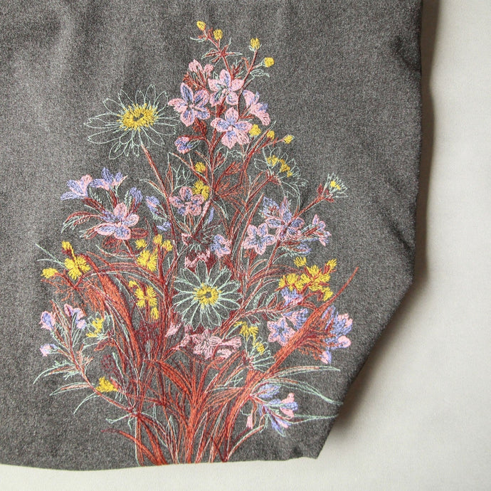 極彩色の花柄刺繡
