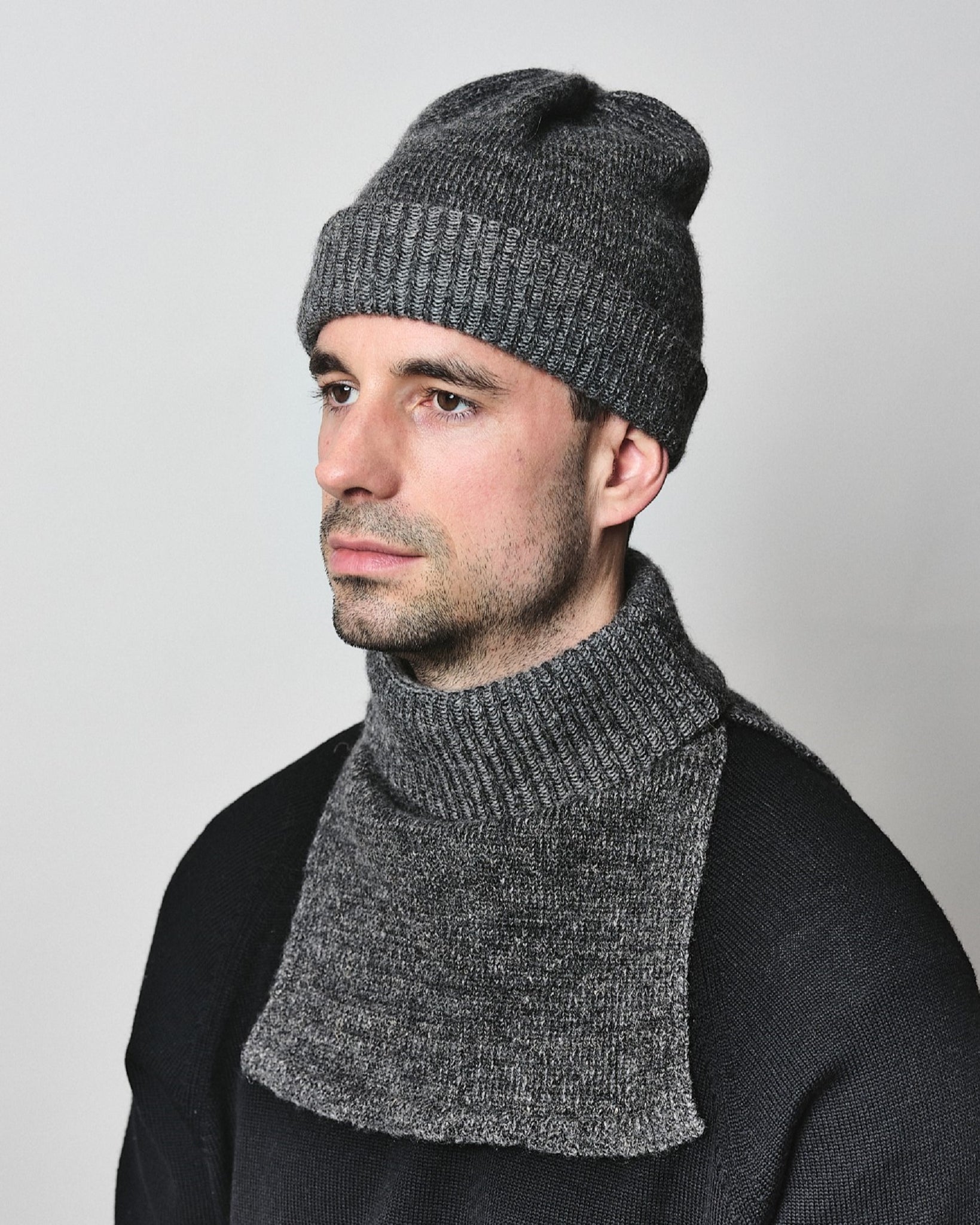 N-1126 / Ardisia Neck Warmer – Nine Tailor