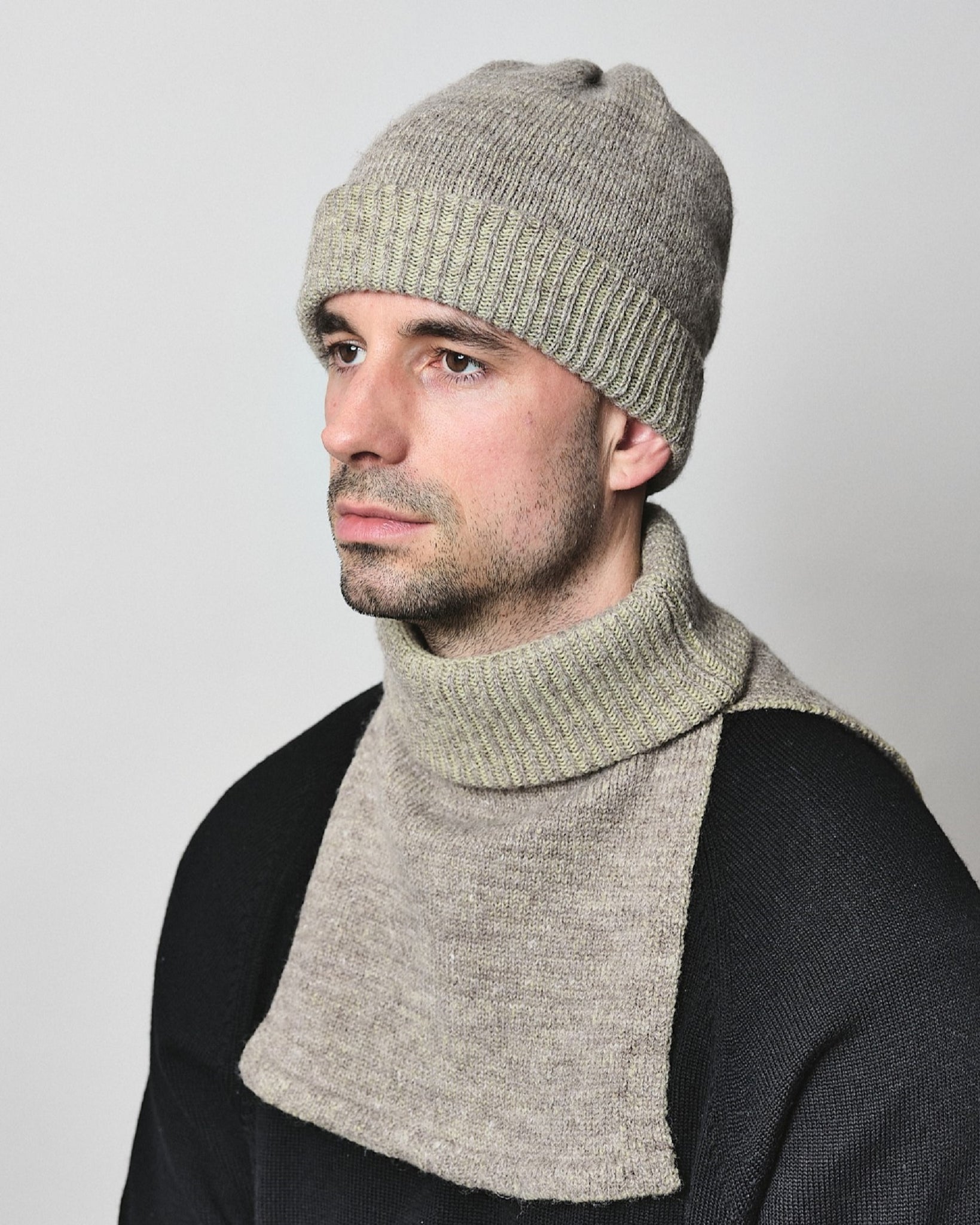 N-1126 / Ardisia Neck Warmer – Nine Tailor