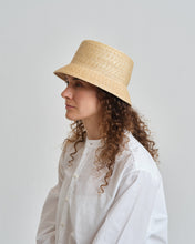 이미지를 갤러리 뷰어에 로드 , N-1445 / Guzmania Hat

